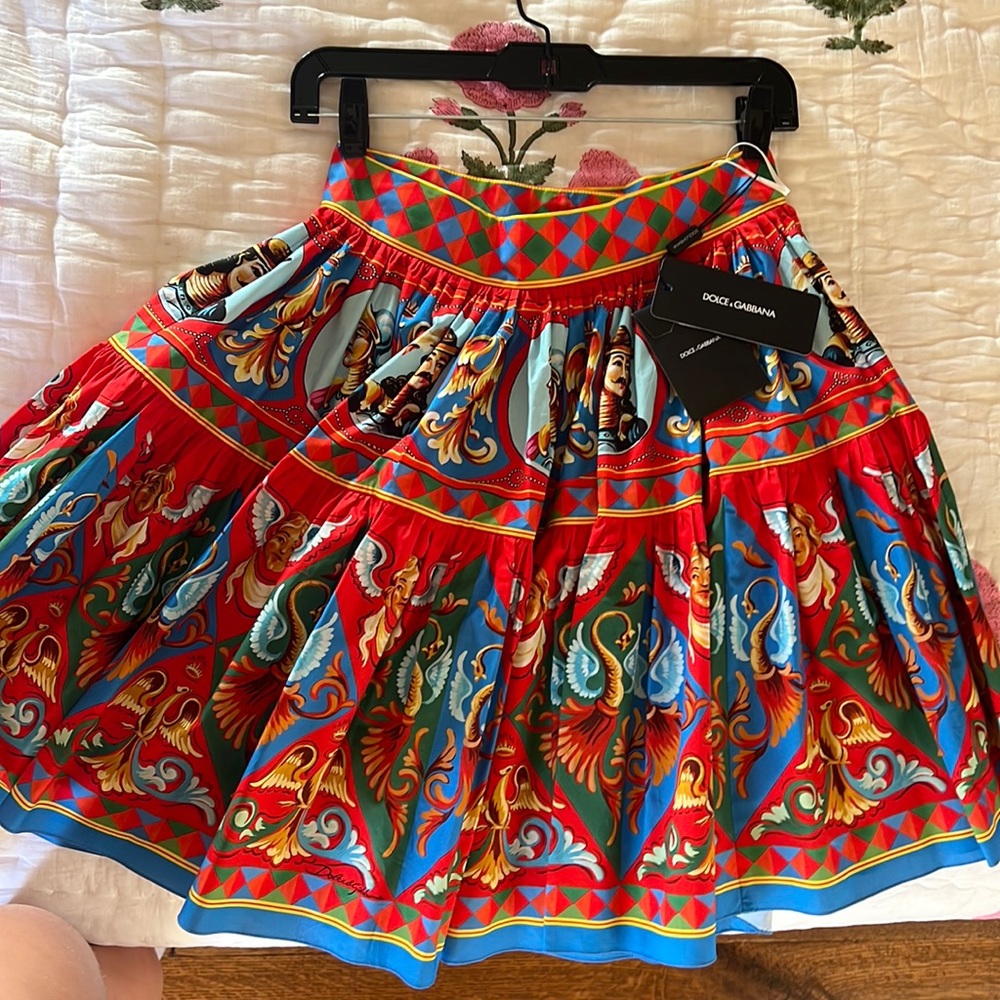 NWT Dolce & Gabbana mini skirt🍒 Size 38